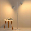 Luminária de Chão Ajustável em Ferro Forjado